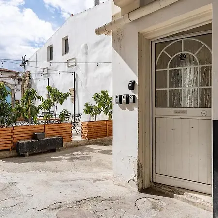 Must - Finikoudes * Lárnaca