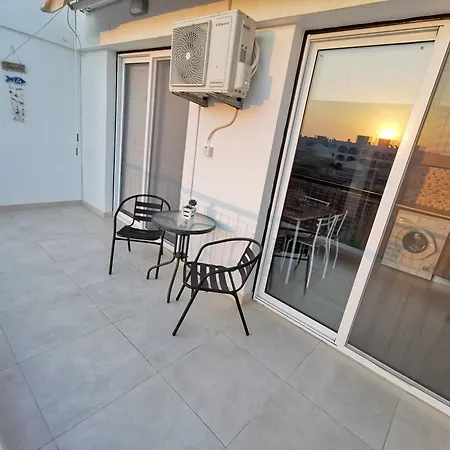 Must - Finikoudes Lárnaca