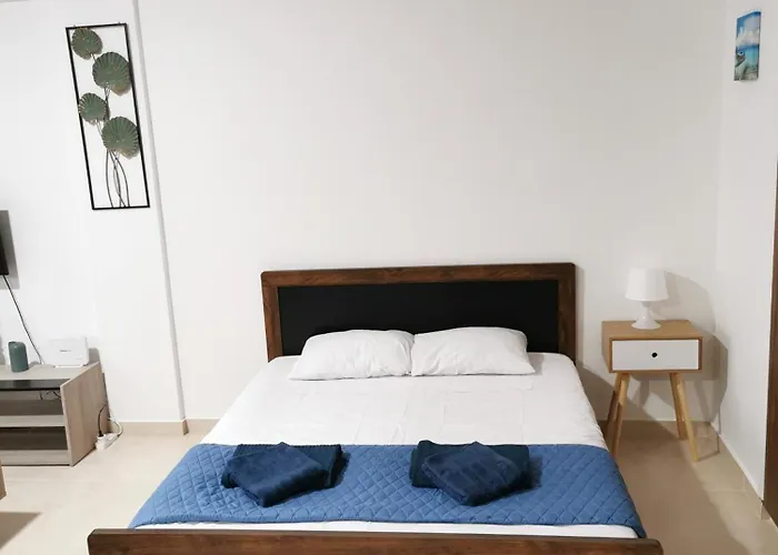 Must - Finikoudes * ラルナカ